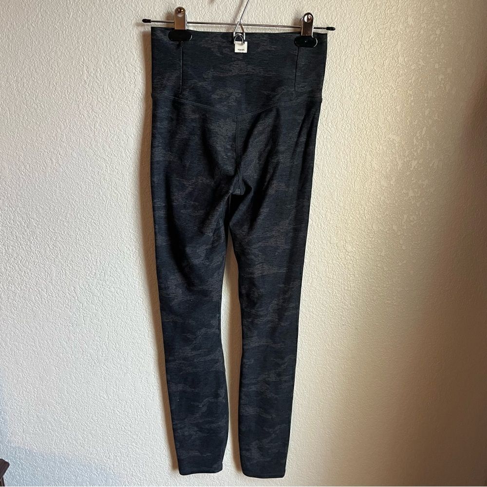 Vuori Gray Navy Camo Legging